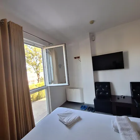 1x1 Hodinový hotel Tirana